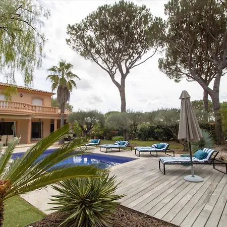 Holiday home Spacious House With Pool In Saint-raphael *